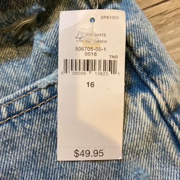 GAP Low Stride Jean Shorts - Picture 3 of 4